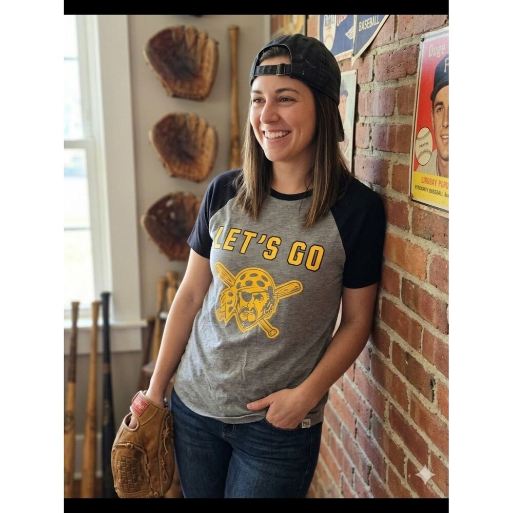 PINK Victoria’s Secret x 5th & Ocean Pittsburgh Pirates Baseball Raglan T Size S